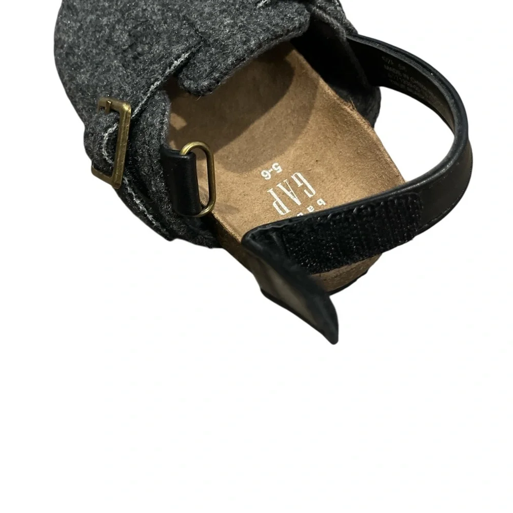 GAP New  Charcoal Suede Toddler Clogs Size 5-6